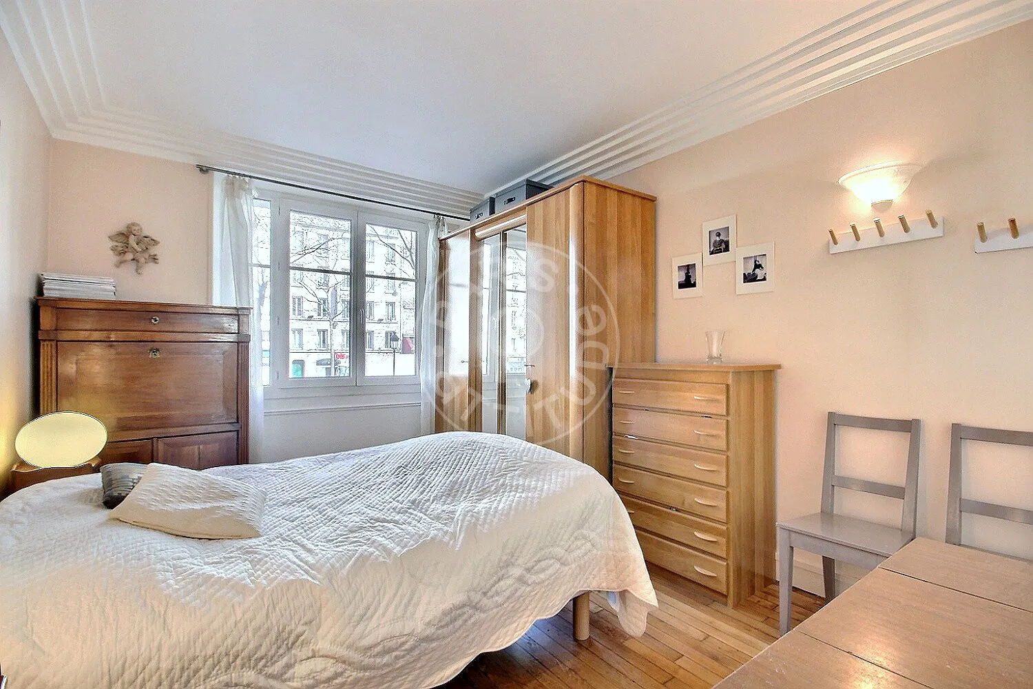 Flat Boulevard Marguerite de Rochechouart in Paris