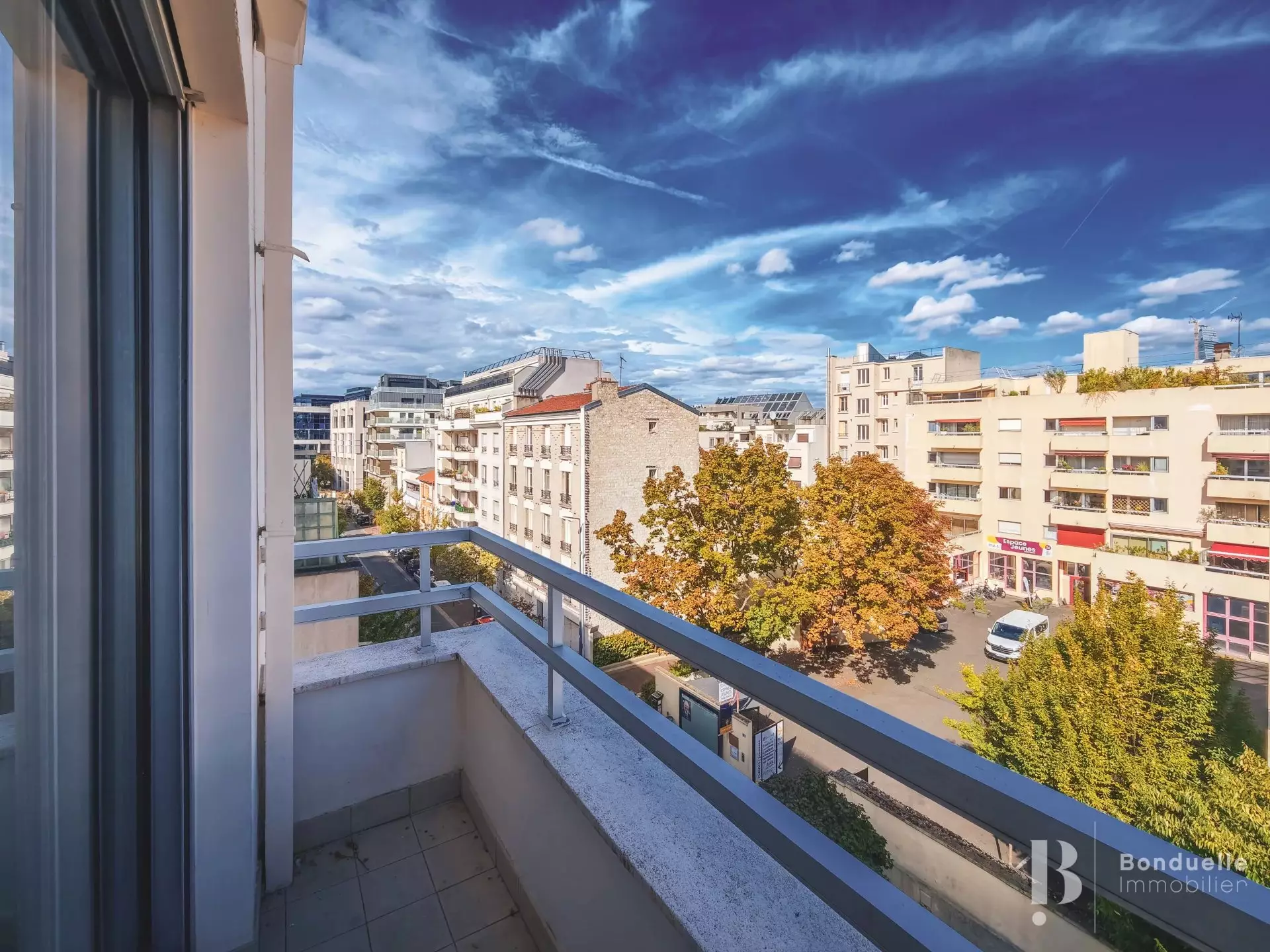 Flat Mail Raymond Menand in Issy-les-Moulineaux