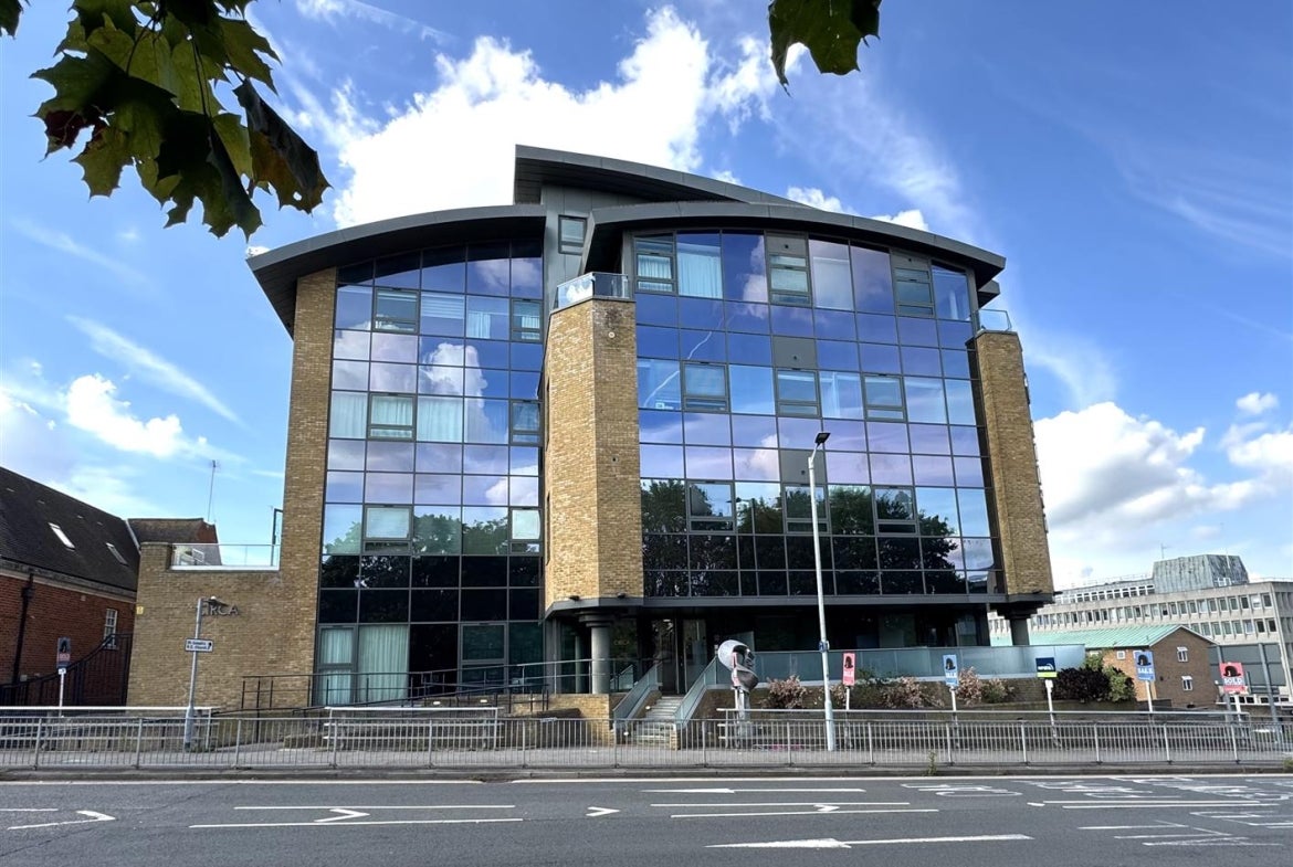 Flat The Ring in Bracknell