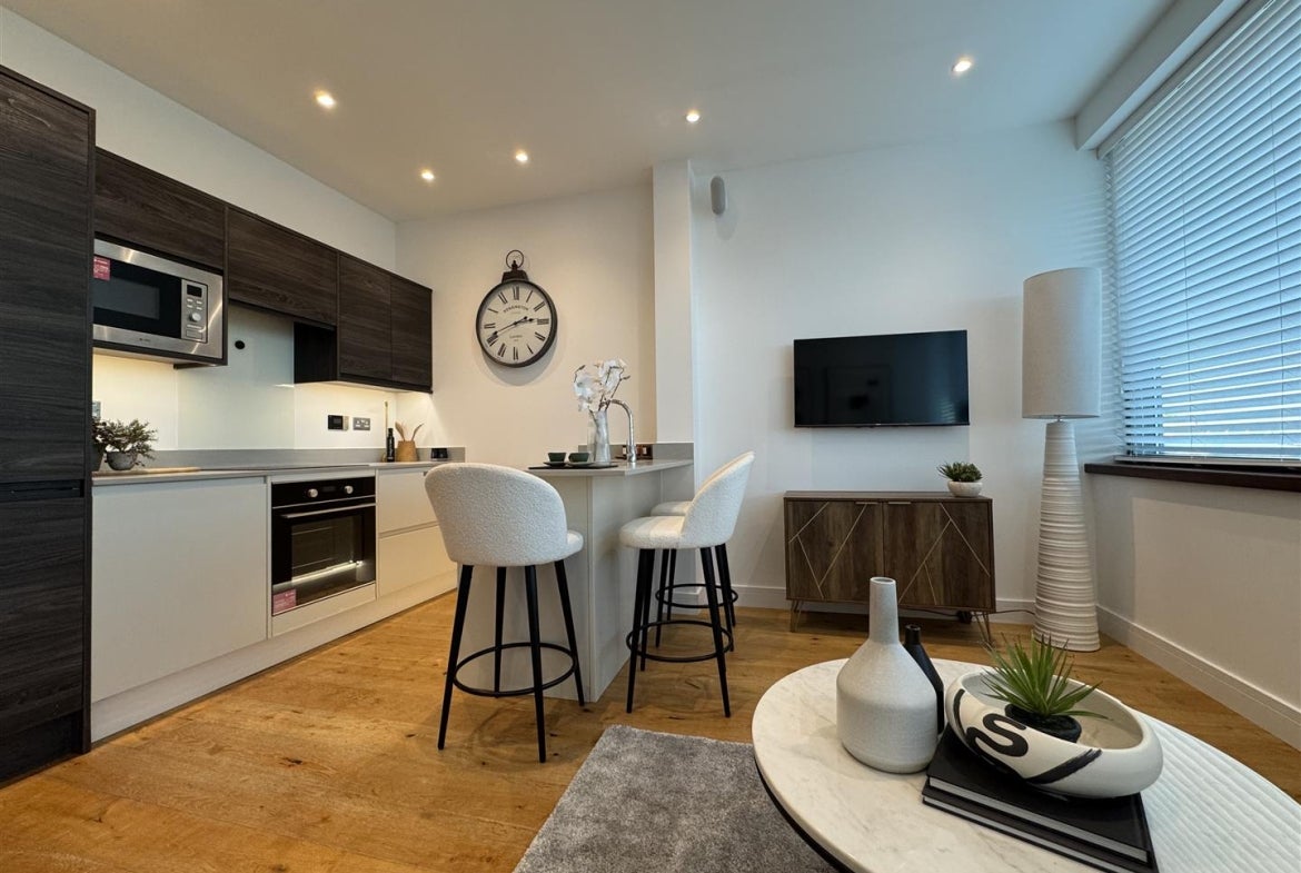 Flat The Ring in Bracknell