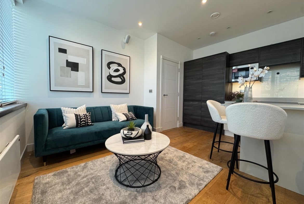 Flat The Ring in Bracknell