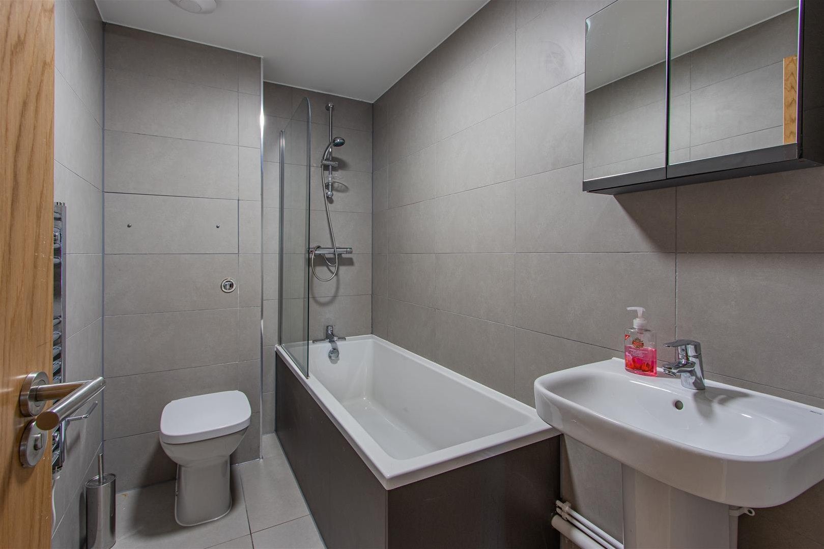 Flat Churchill Way in Cardiff