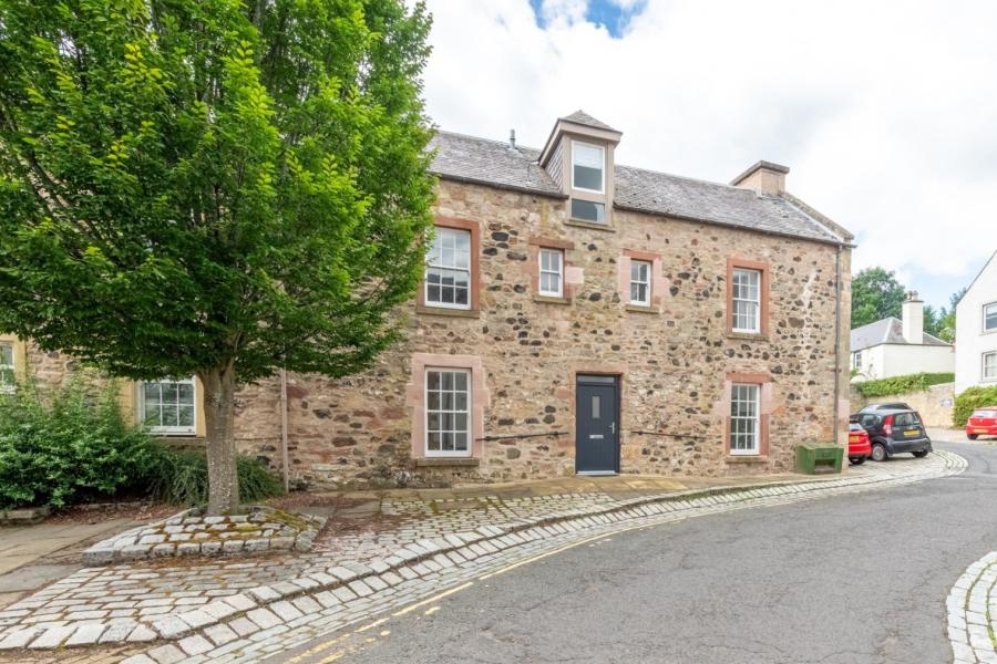 Flat Exchange Street in Jedburgh