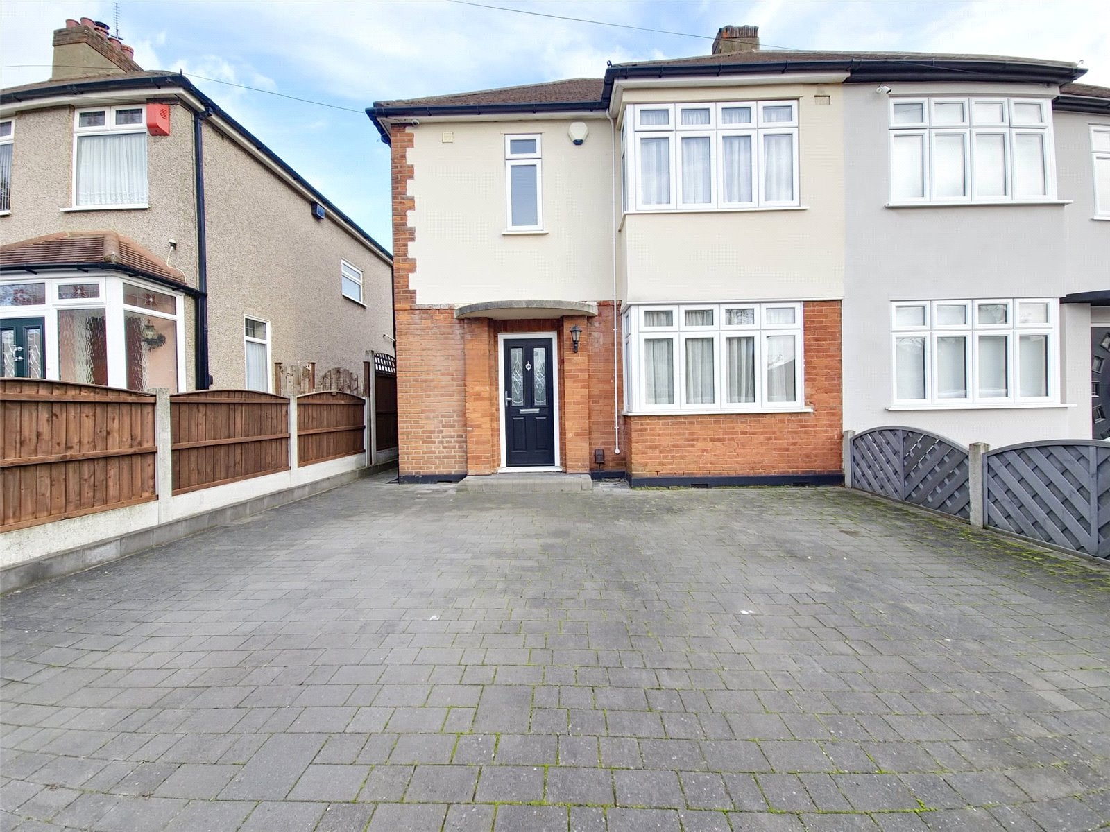 House Chepstow Avenue in Greater London