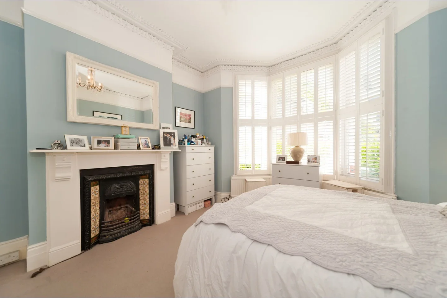 Flat Shandon Road in Greater London