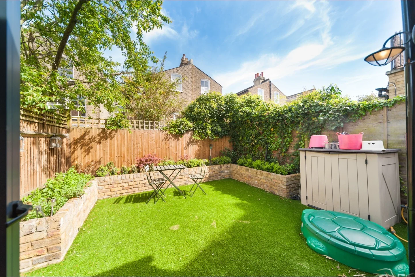 Flat Shandon Road in Greater London