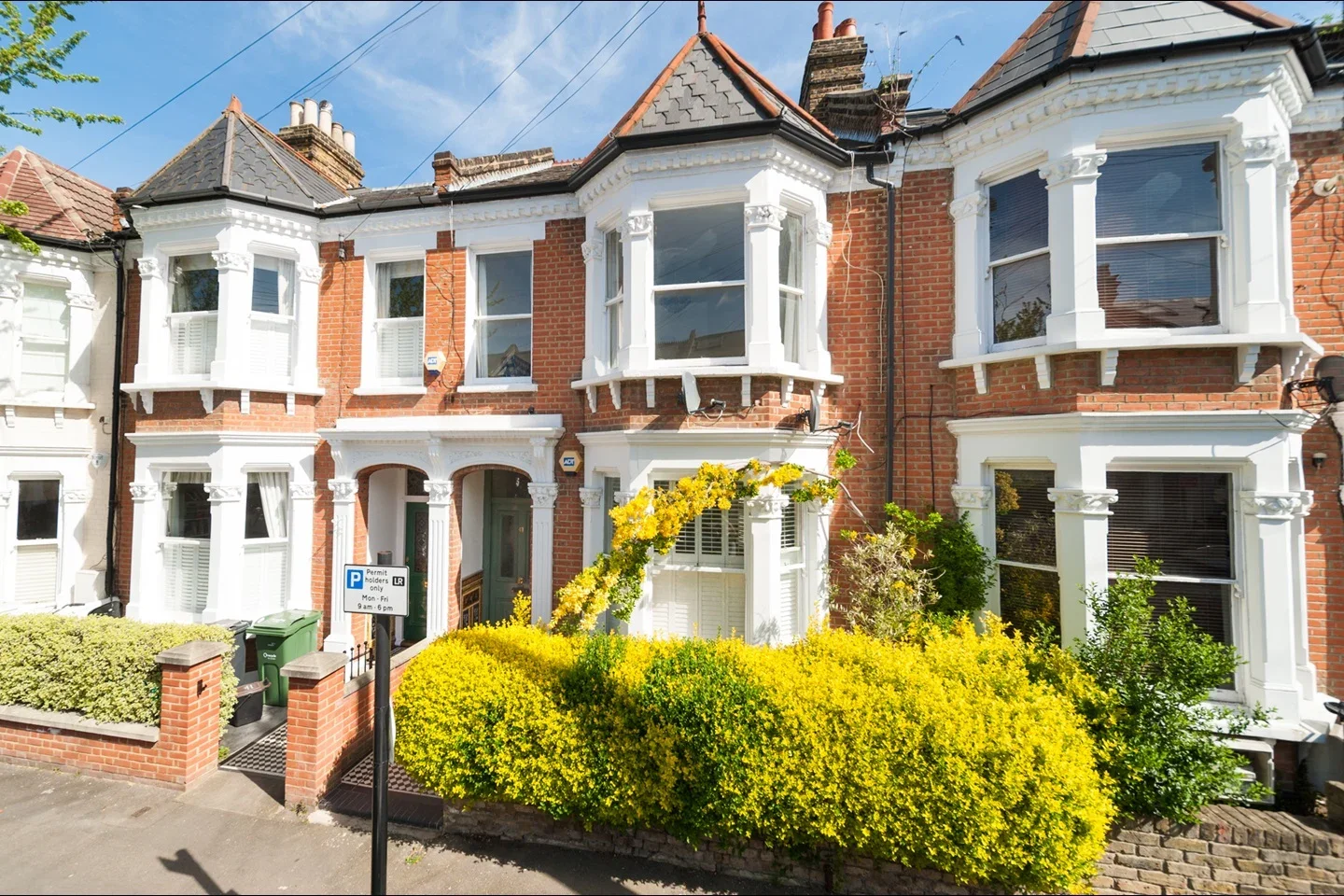 Flat Shandon Road in Greater London
