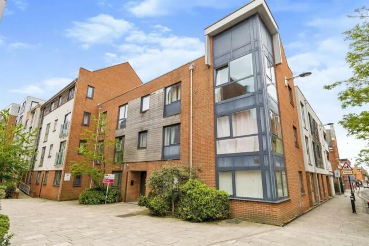 Flat Brewhouse Lane in Southampton