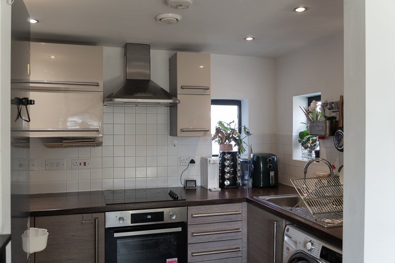 Flat Greenwood Terrace in Salford