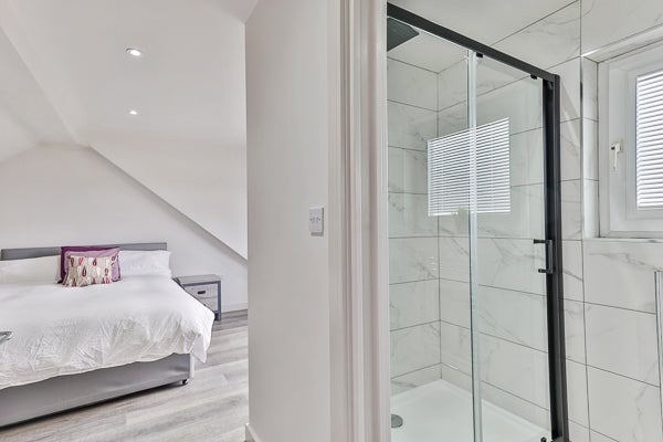 Room Toppham Drive in Sheffield