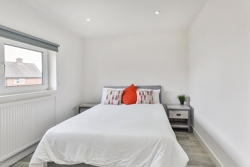 Room Toppham Drive in Sheffield