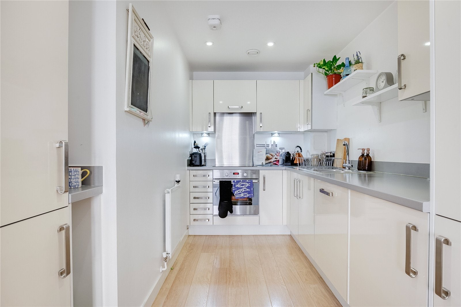 Flat Robsart Street in Greater London