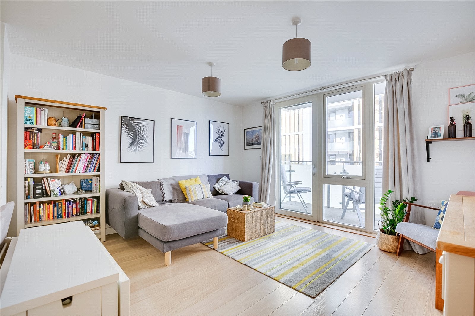 Flat Robsart Street in Greater London