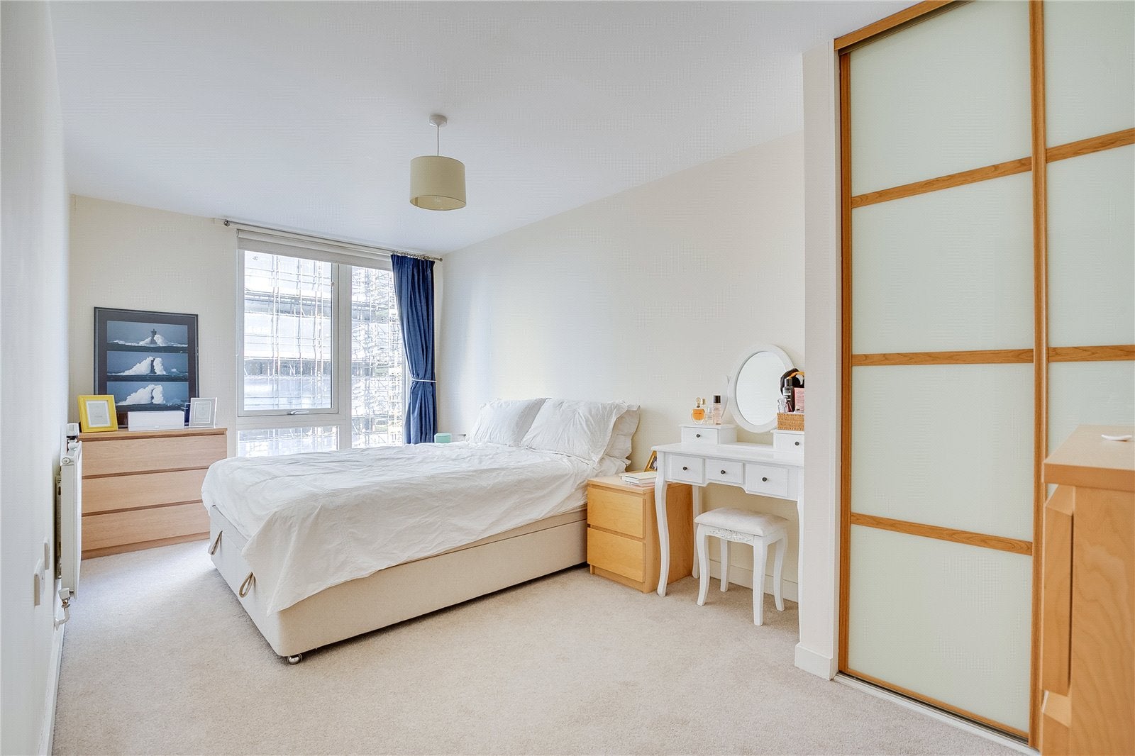 Flat Robsart Street in Greater London
