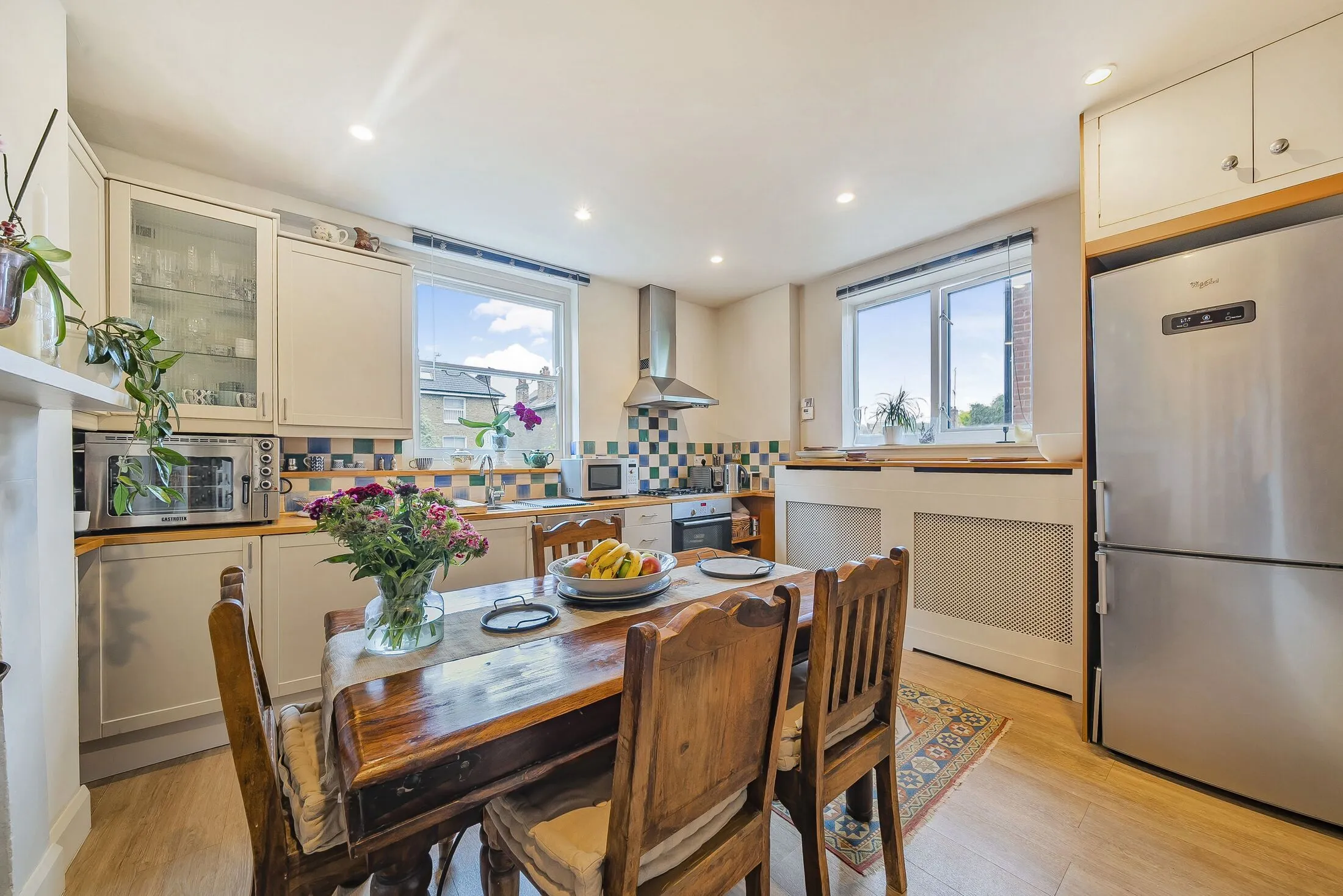 Flat Fernshaw Road in Greater London