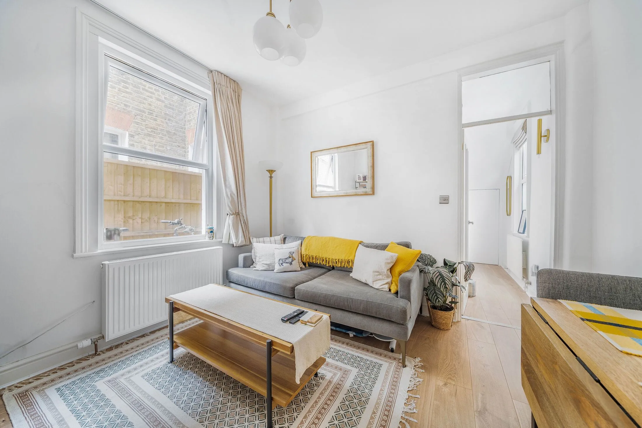 Flat Aldworth Road in Greater London