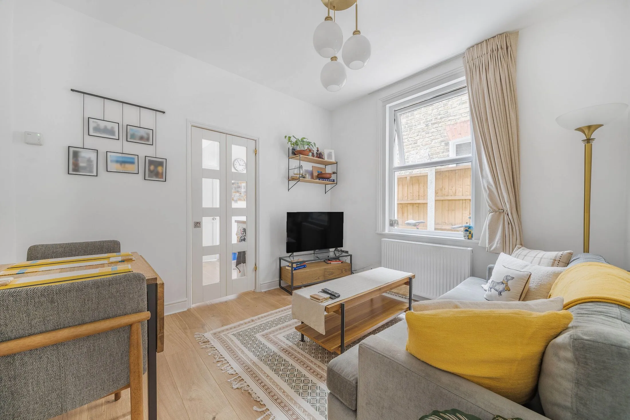 Flat Aldworth Road in Greater London