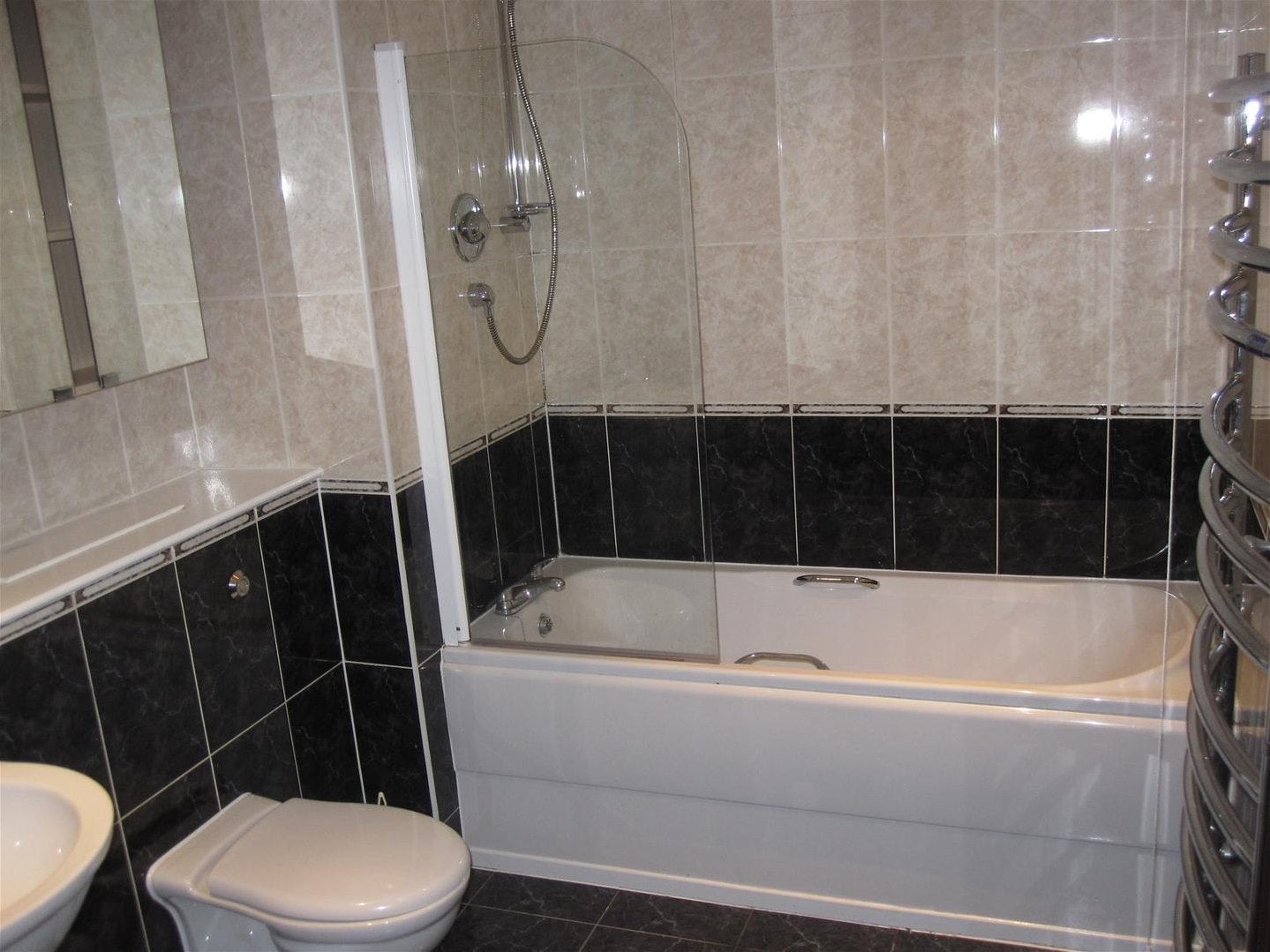 Flat Lynton Court in Cardiff