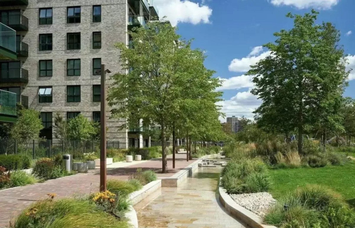 Flat Greenleaf Walk in Greater London