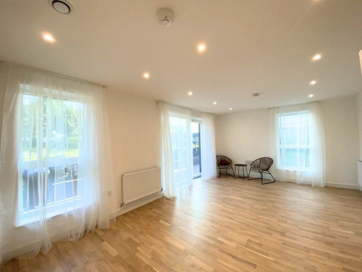Flat Greenleaf Walk in Greater London