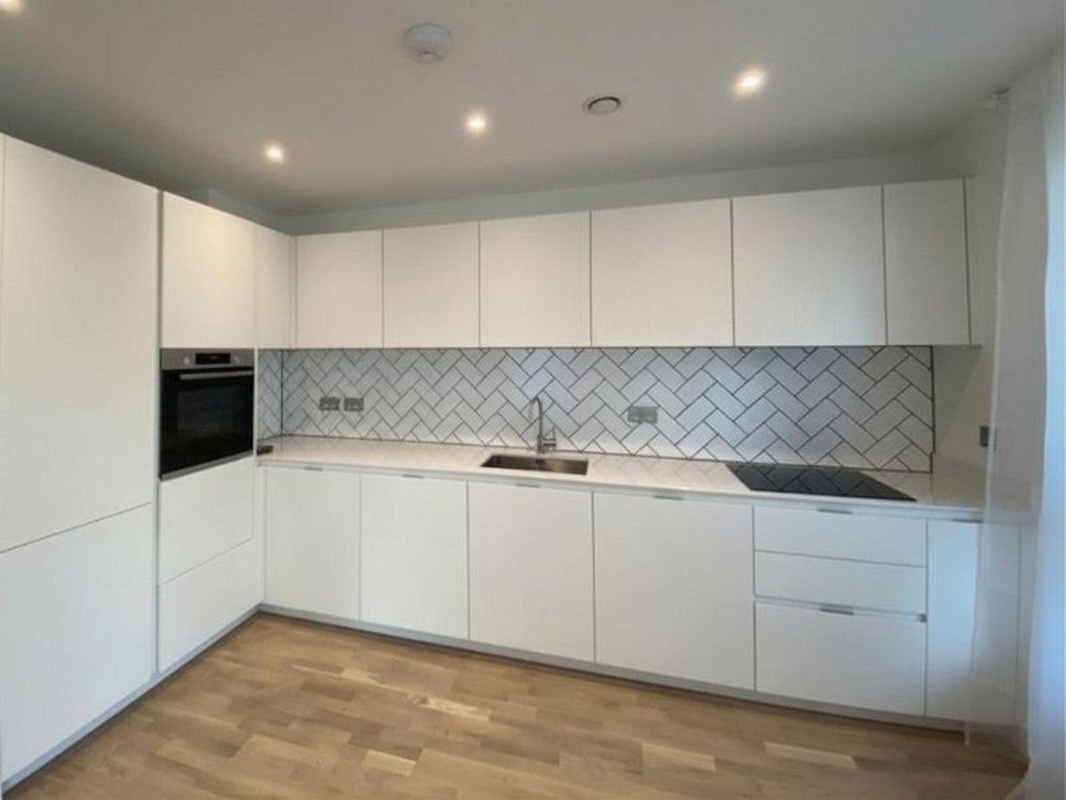 Flat Greenleaf Walk in Greater London