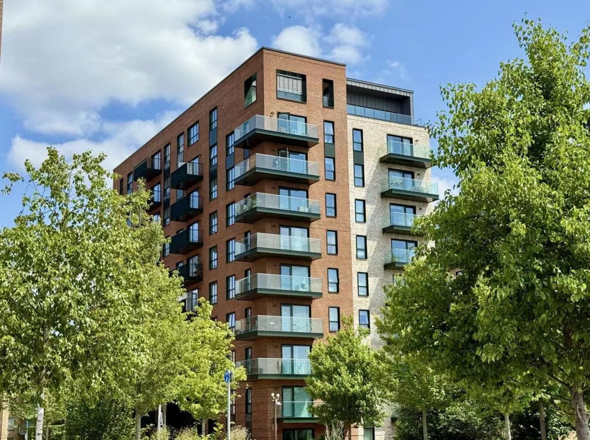 Flat Greenleaf Walk in Greater London