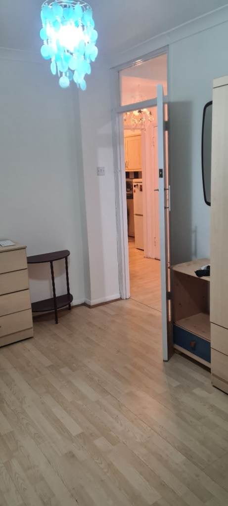 Flat Emma Road in Greater London