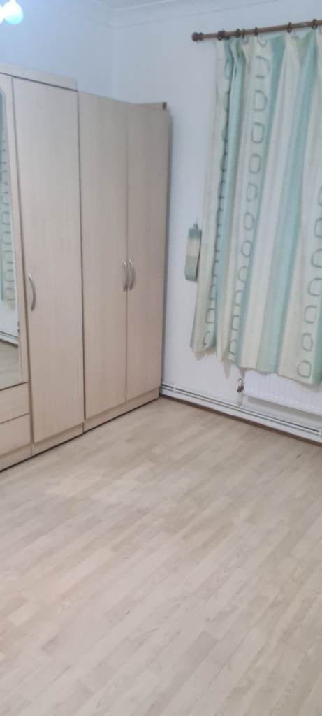 Flat Emma Road in Greater London