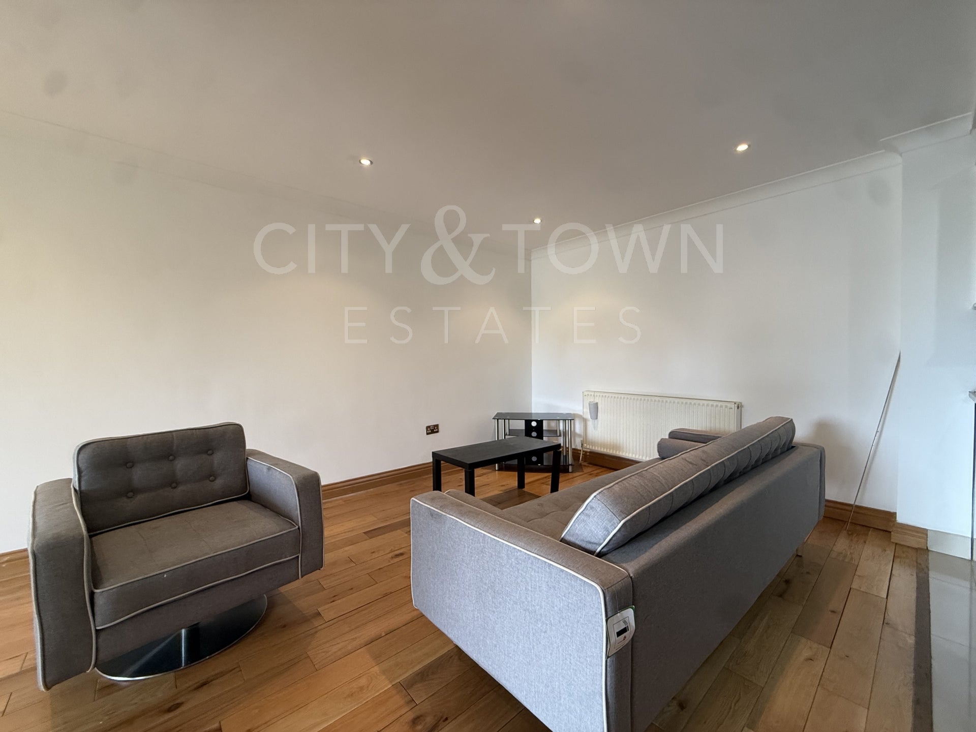 Flat Copperfield Road in Greater London