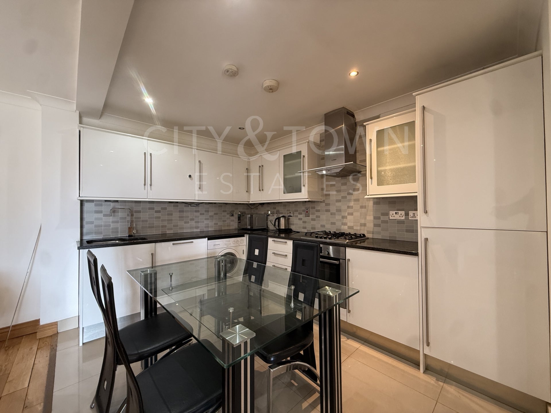 Flat Copperfield Road in Greater London