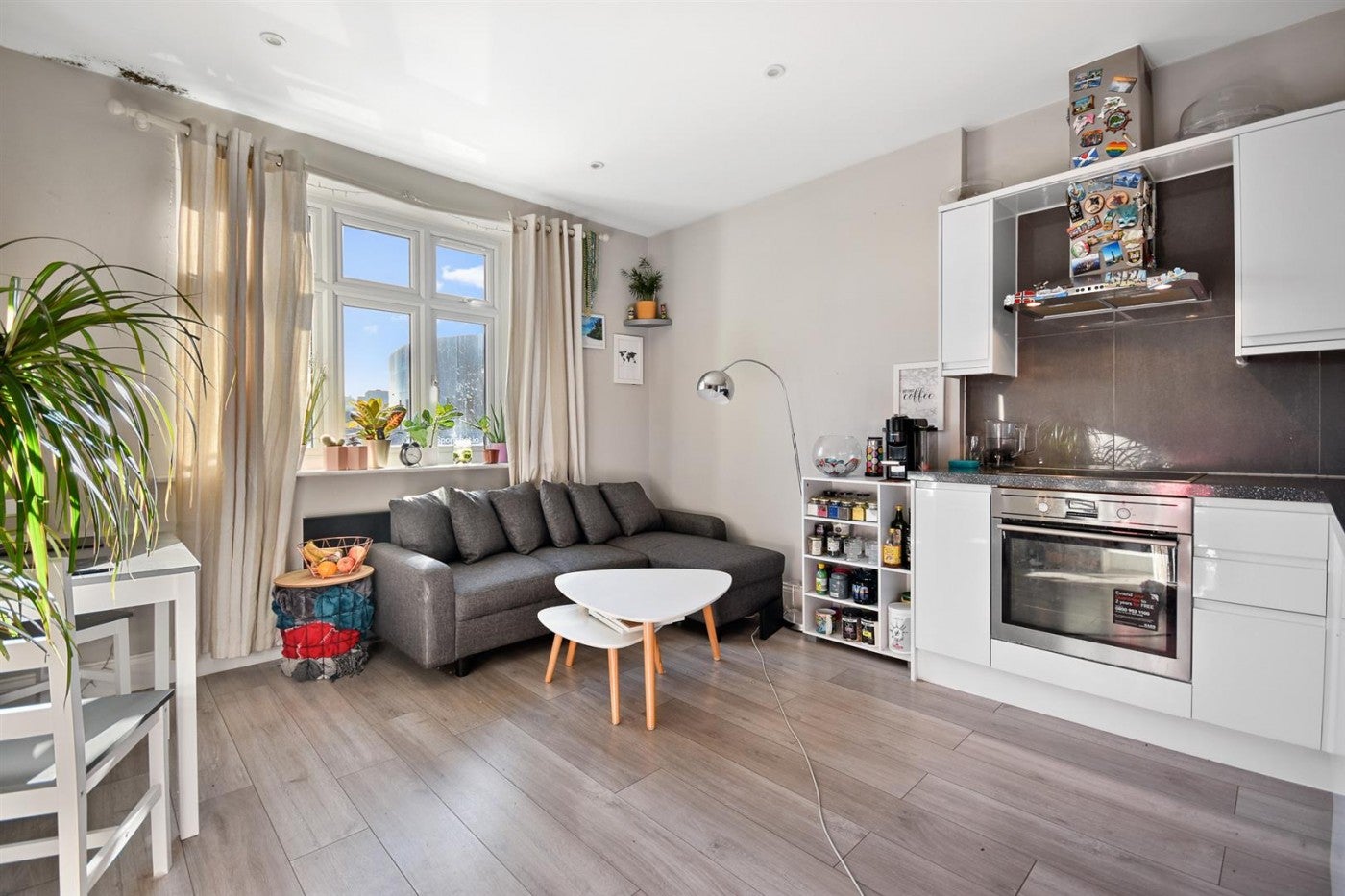 Flat Vicarage Road in Watford