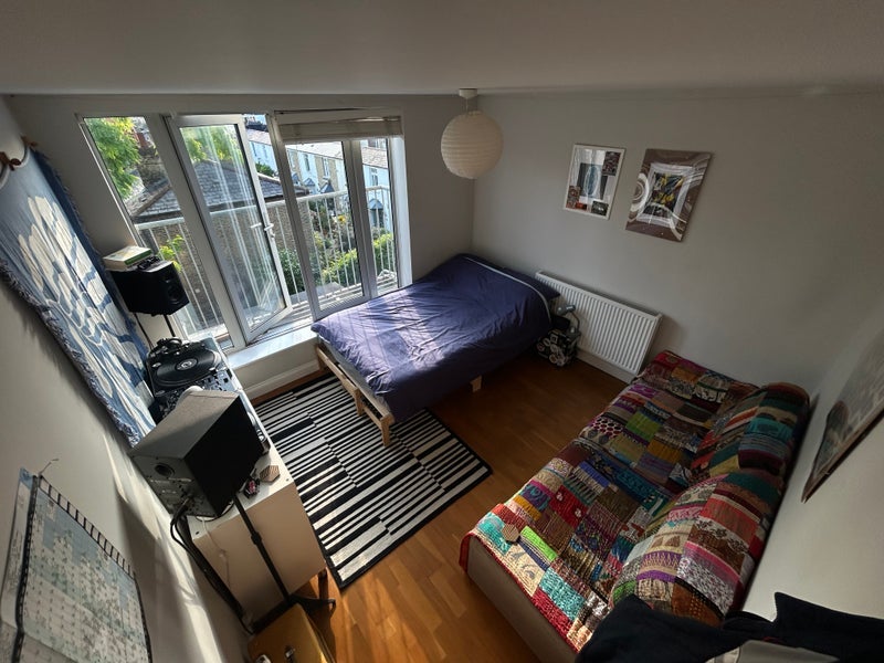 Room Rye Lane in Greater London