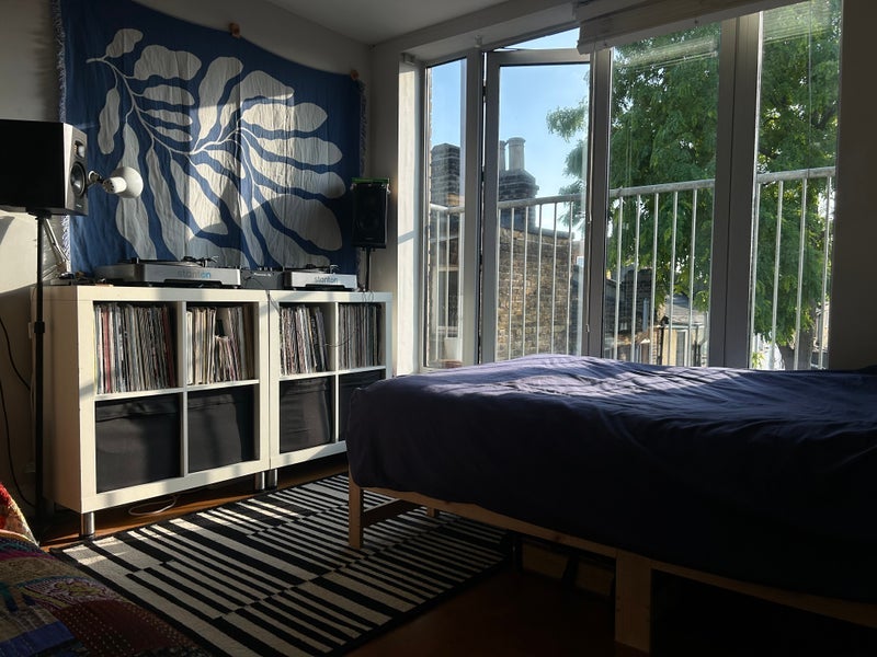 Room Rye Lane in Greater London