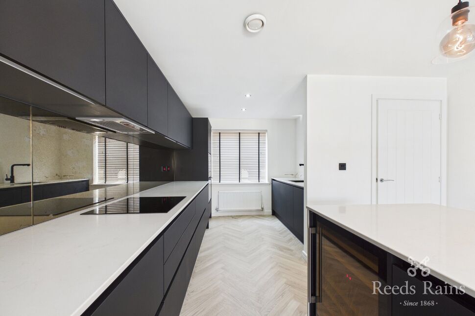 House Tulip Close in Wakefield
