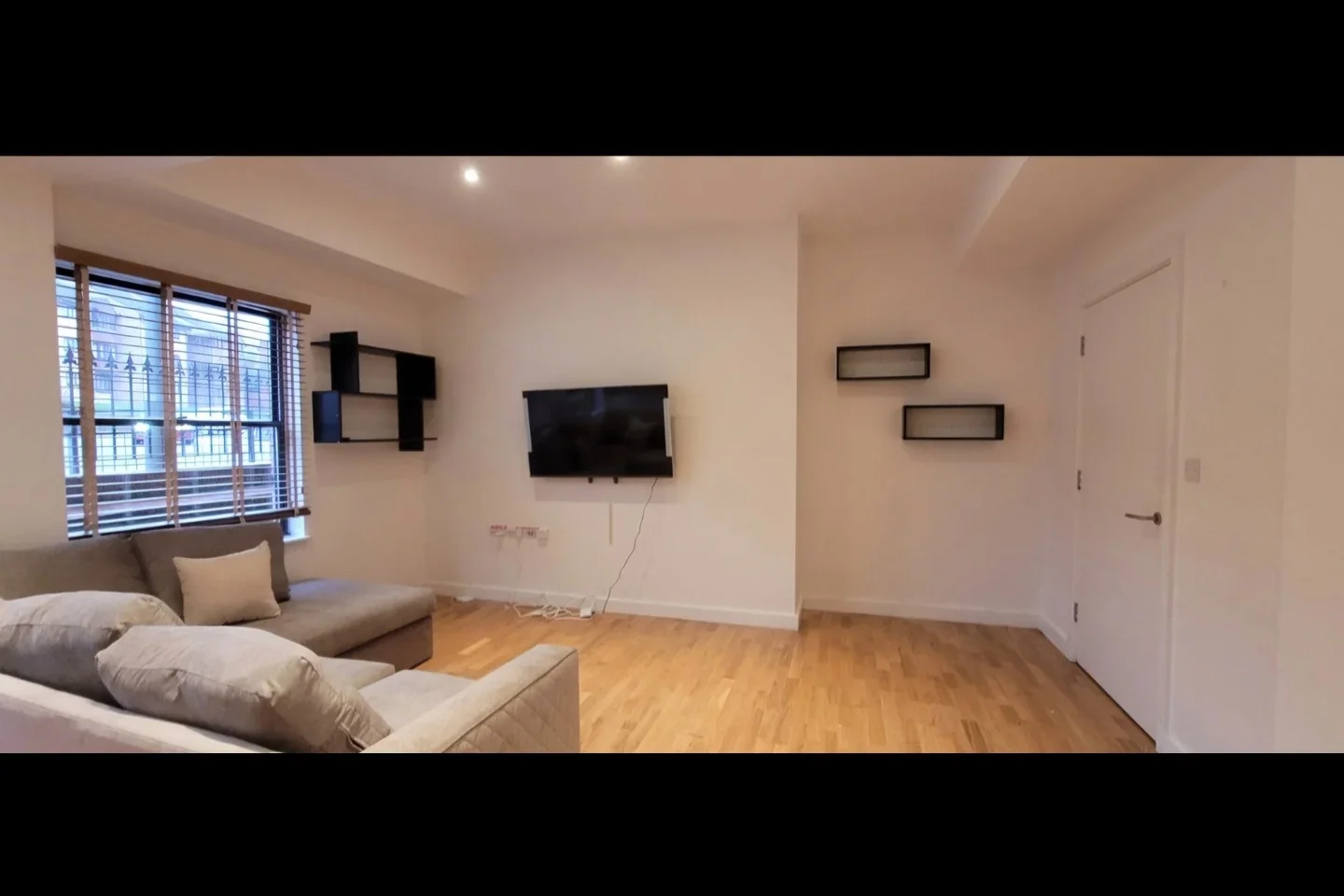 Flat Whyteleafe Hill in Tandridge