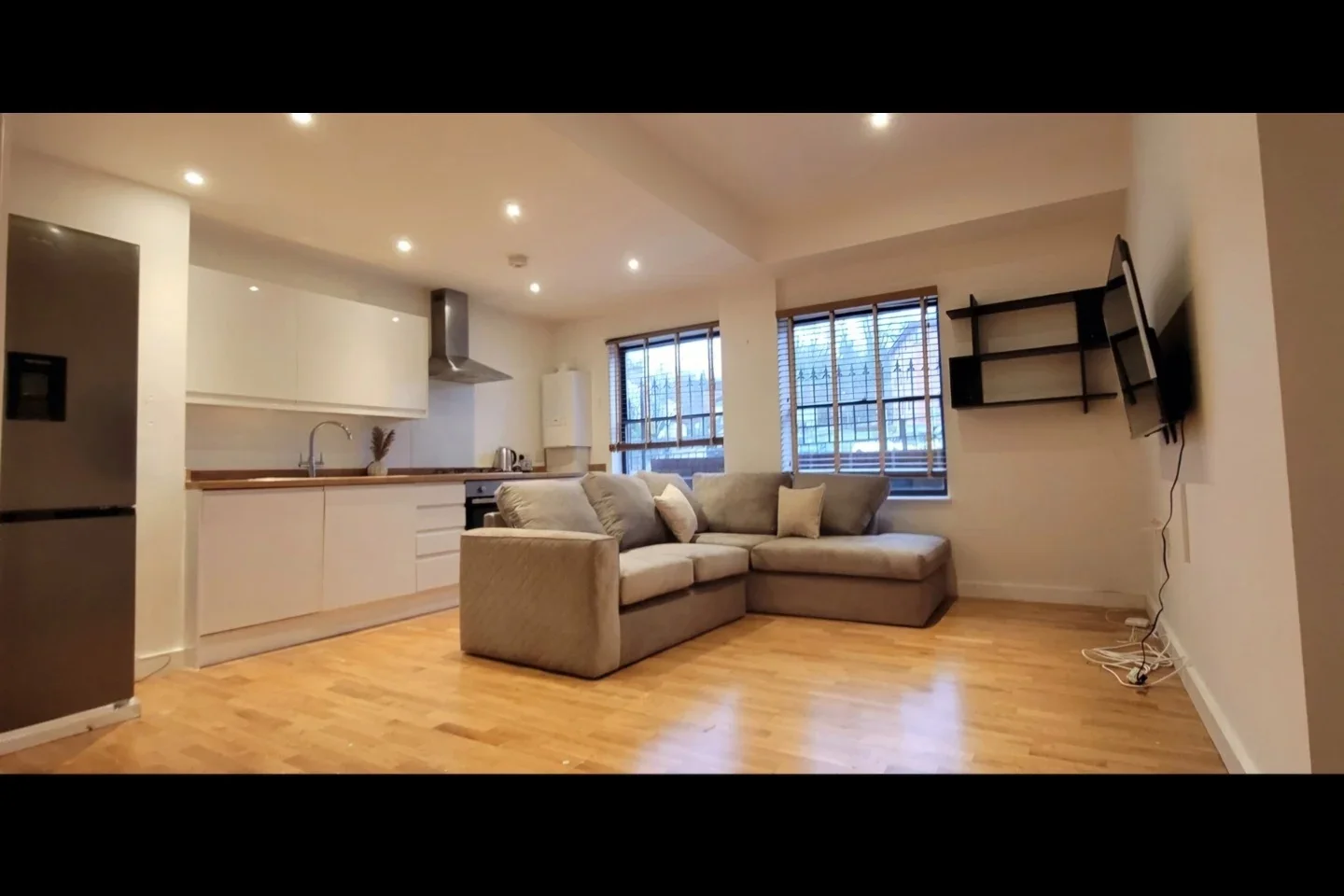 Flat Whyteleafe Hill in Tandridge