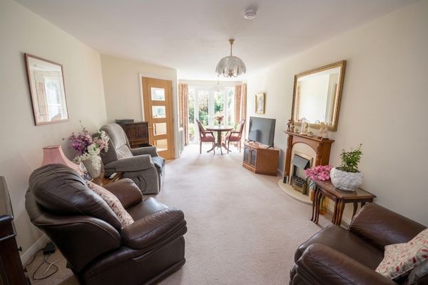 Flat Station Approach in Cheadle Hulme