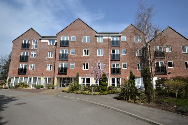 Flat Station Approach in Cheadle Hulme