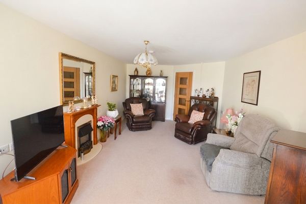 Flat Station Approach in Cheadle Hulme