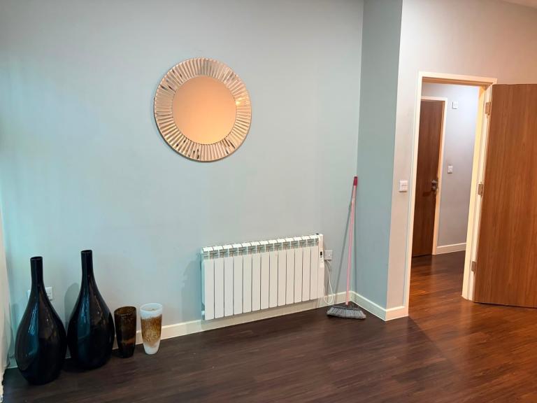 Flat Bath Road in Greater London