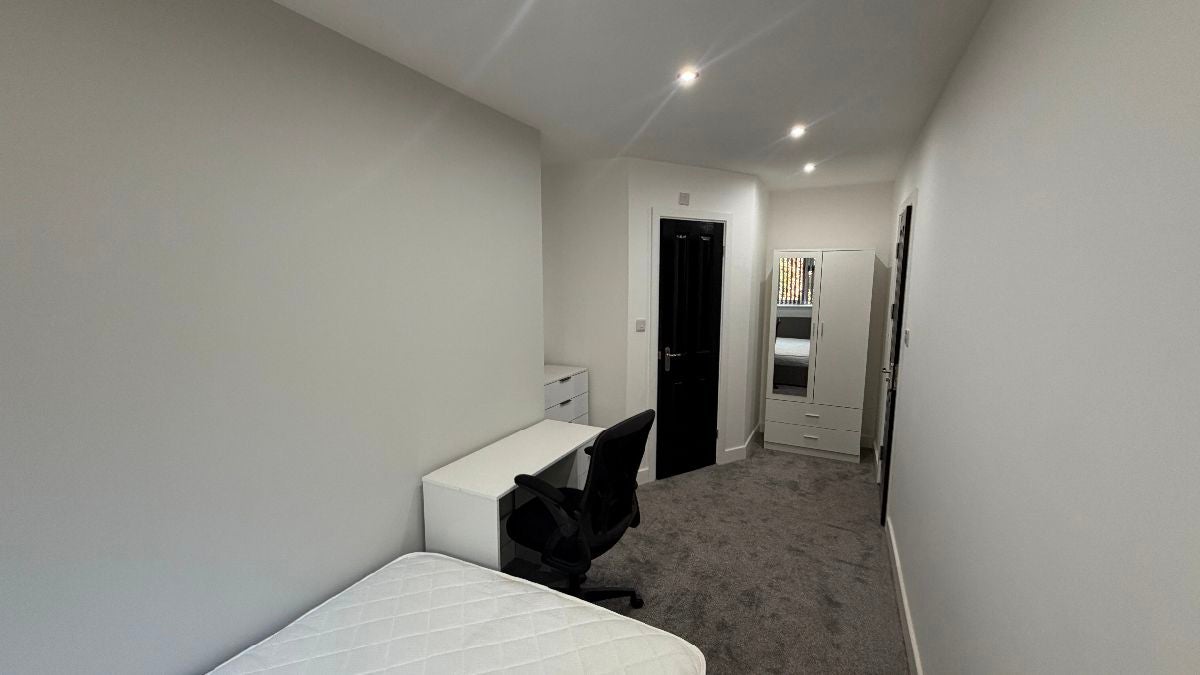 Room Queen Margaret's Road in Coventry