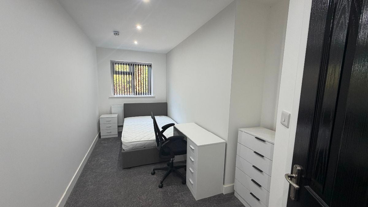 Room Queen Margaret's Road in Coventry