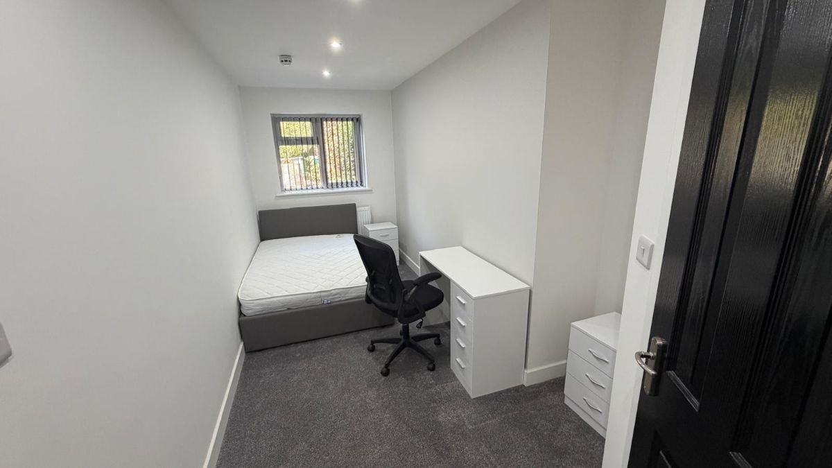 Room Queen Margaret's Road in Coventry
