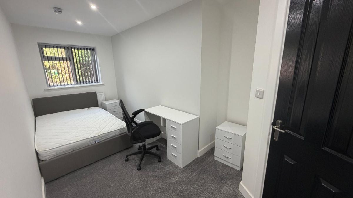 Room Queen Margaret's Road in Coventry