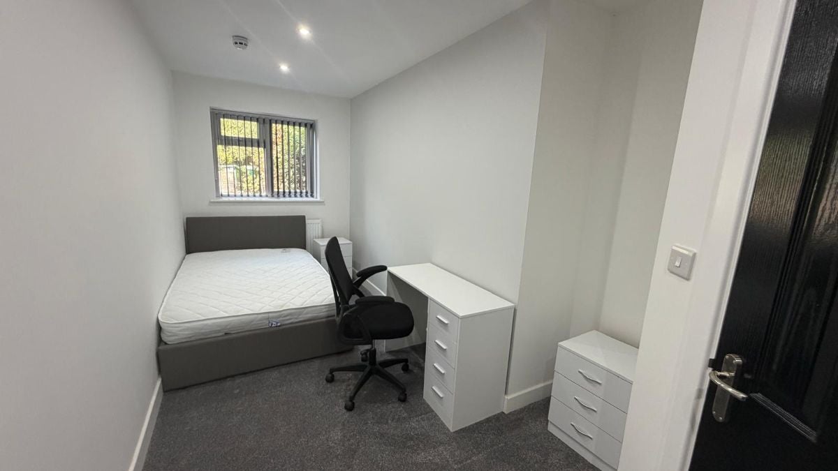 Room Queen Margaret's Road in Coventry