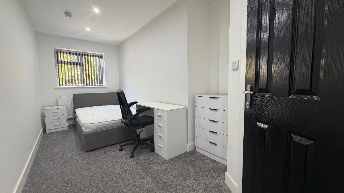 Room Queen Margaret's Road in Coventry