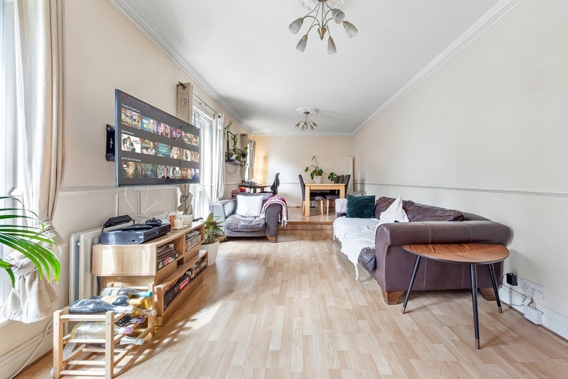 Room Bermondsey Street in Greater London