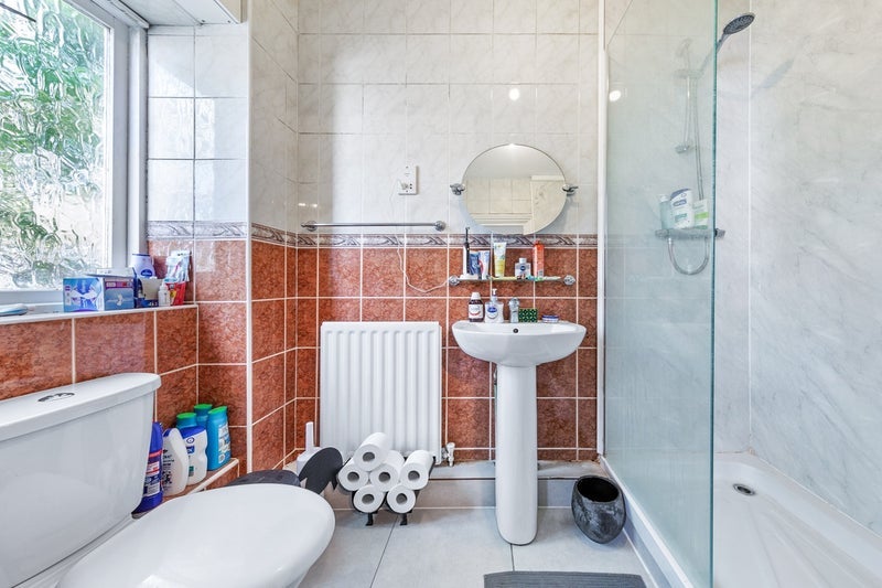 Room Bermondsey Street in Greater London