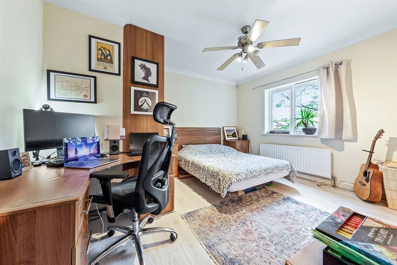Room Bermondsey Street in Greater London
