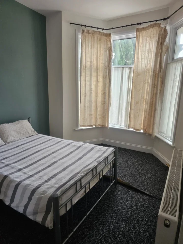 Room Northbrook Road in Greater London